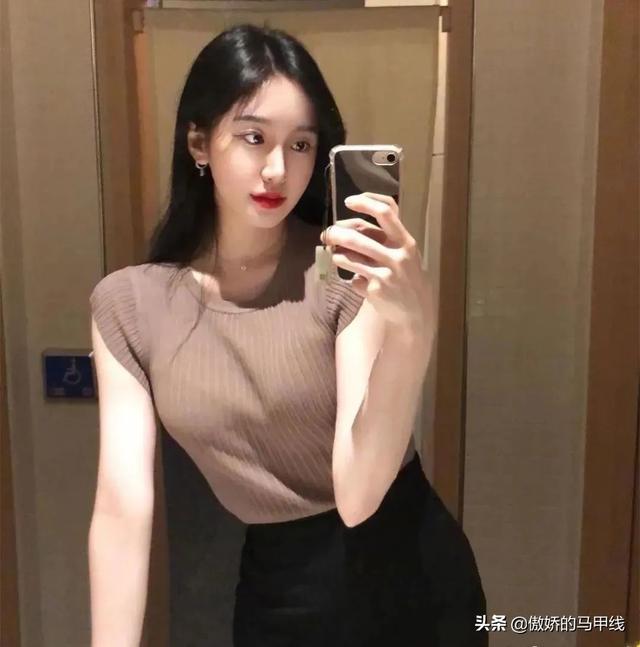 21歲極品翹臀小姐姐自拍曝光，這身材和顏值讓人看了無限舔屏