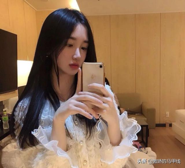 21歲極品翹臀小姐姐自拍曝光，這身材和顏值讓人看了無限舔屏