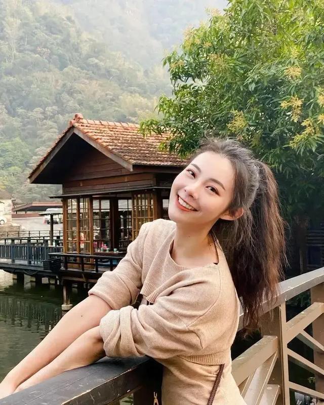 臺(tái)灣省的“甜味奶茶妹”，水蛇腰 D杯性感身材，太令人著迷了