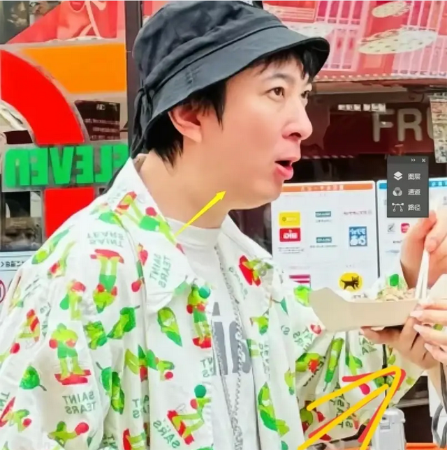 王思聰帶兩位女伴日本游玩，一身行頭顯壕氣！身邊美女小心伺候！
