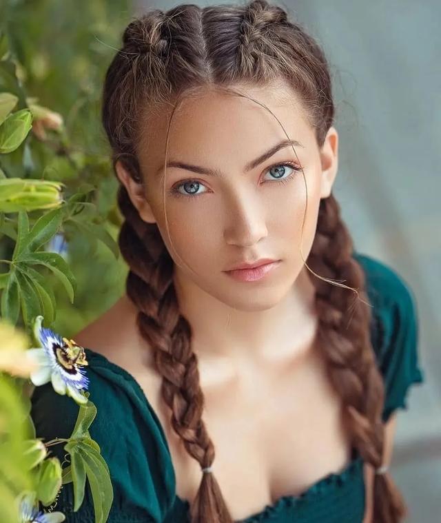 極品自然光美女人像，性感迷人