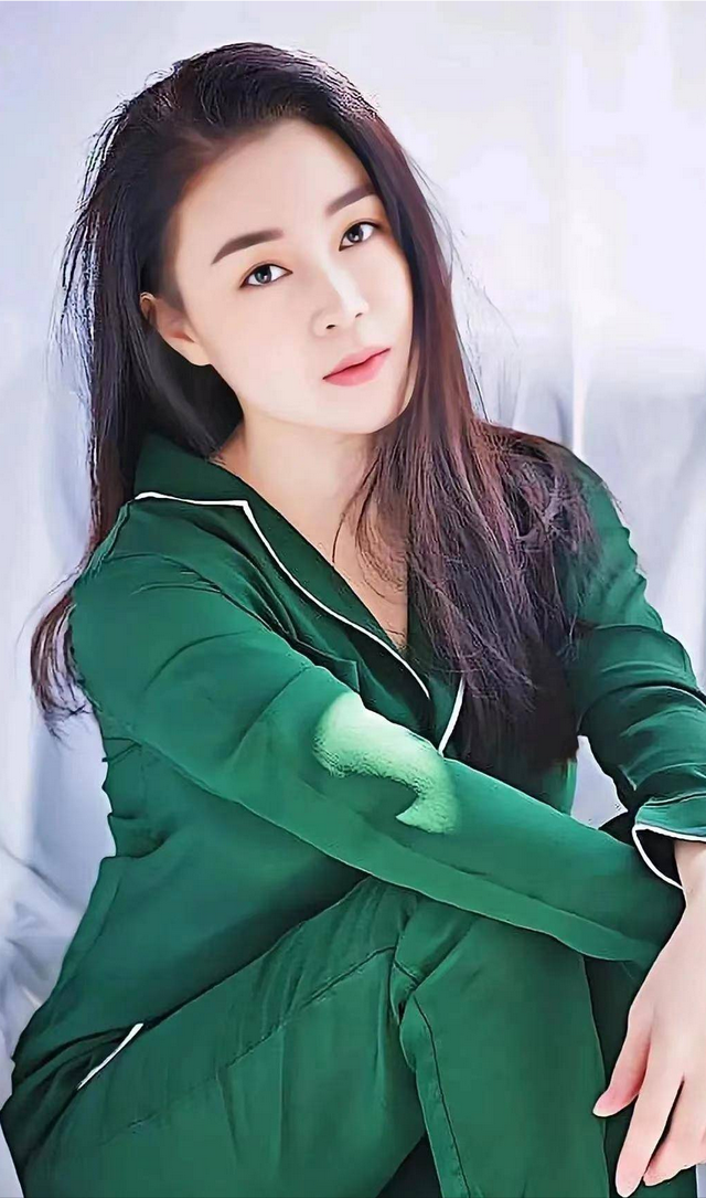 只因“胸中有溝壑”，被揣測的關(guān)婷娜，娛樂圈里最悲哀的“真相”