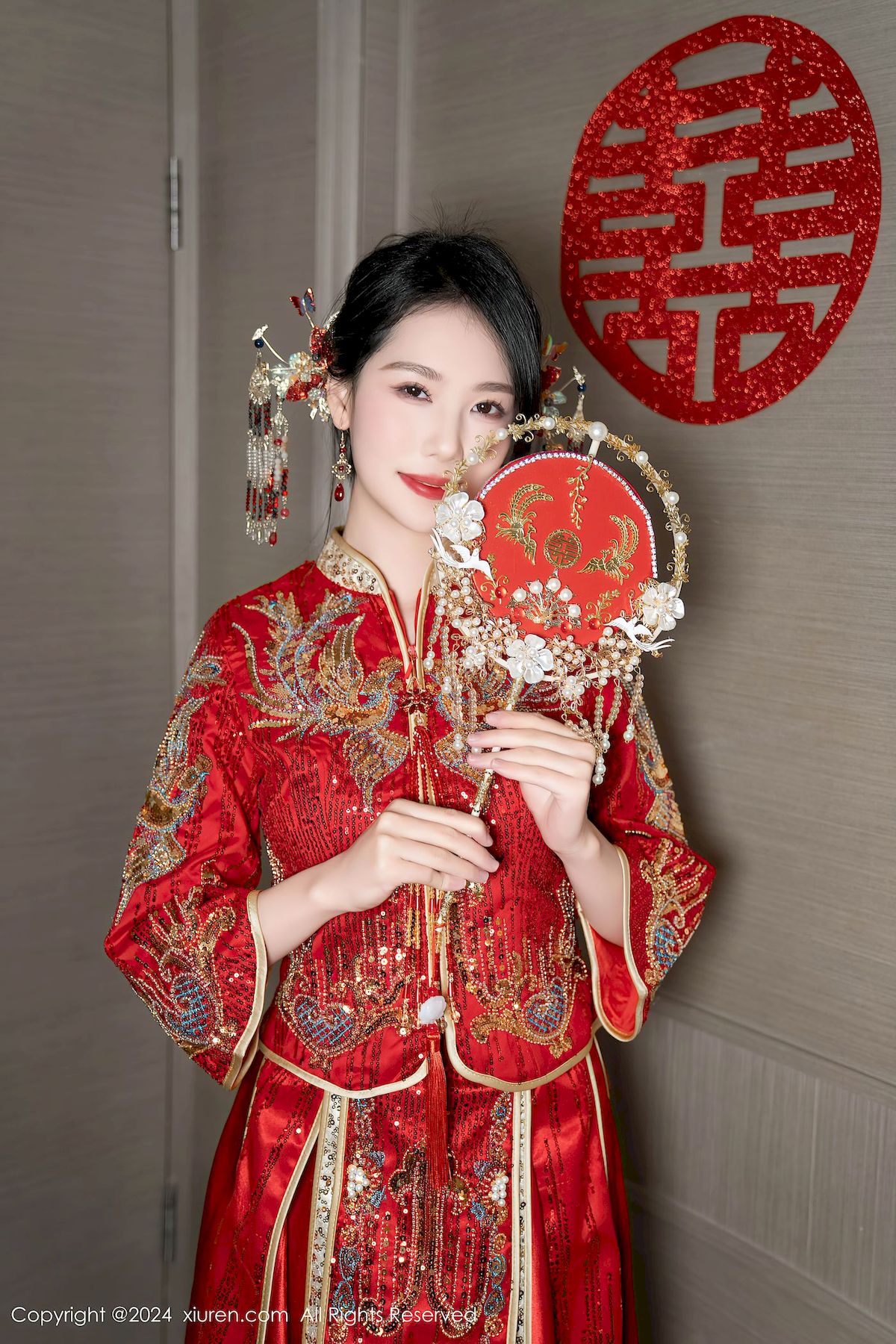 美女模特抖娘利世紅色婚服新婚之夜主題