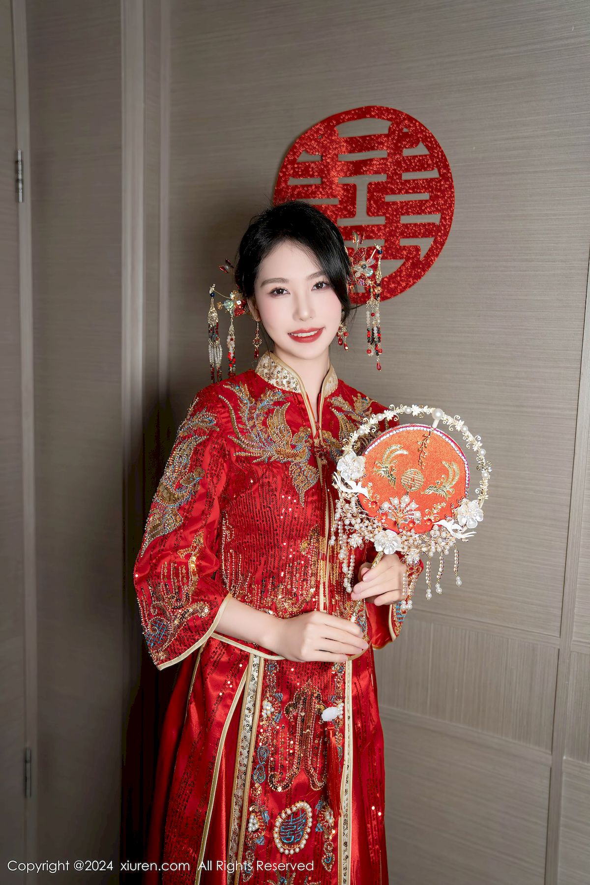 美女模特抖娘利世紅色婚服新婚之夜主題