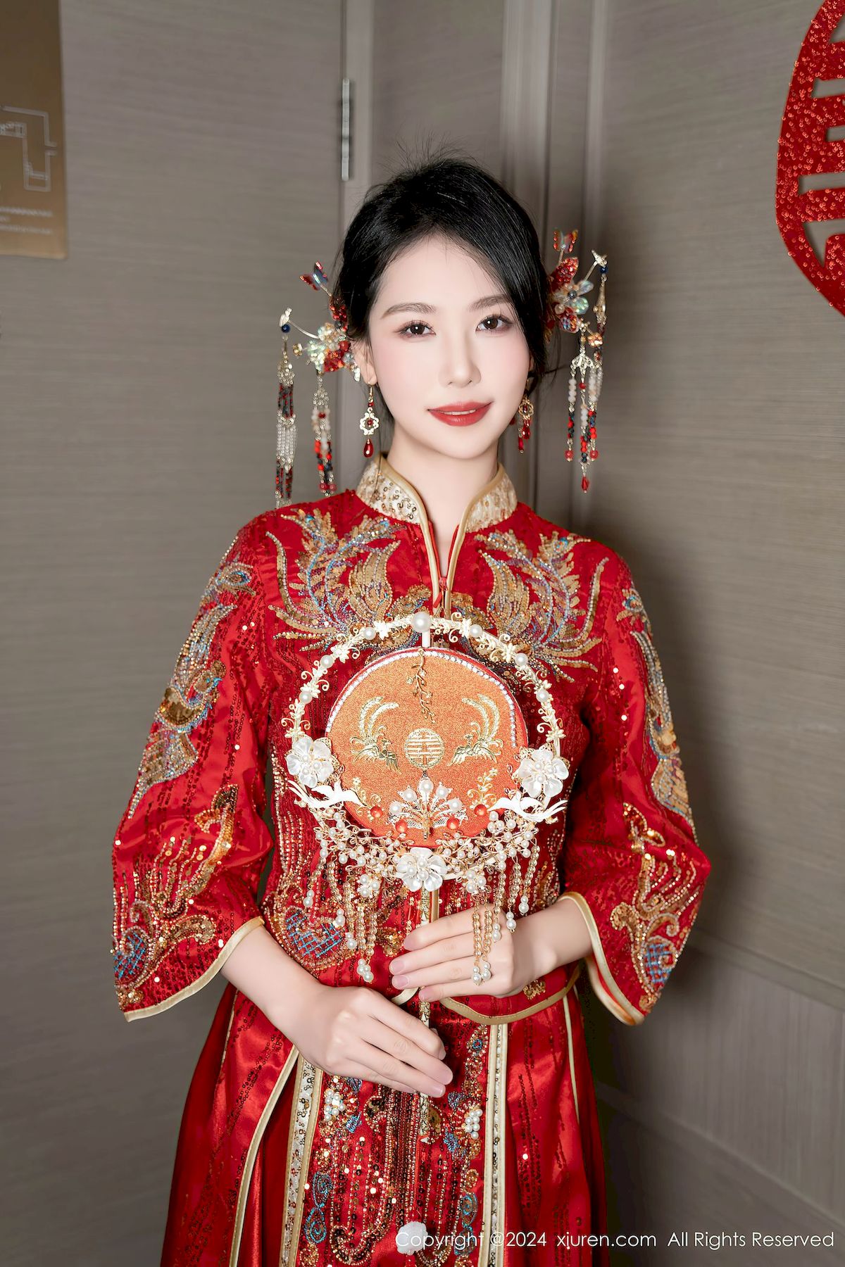 美女模特抖娘利世紅色婚服新婚之夜主題