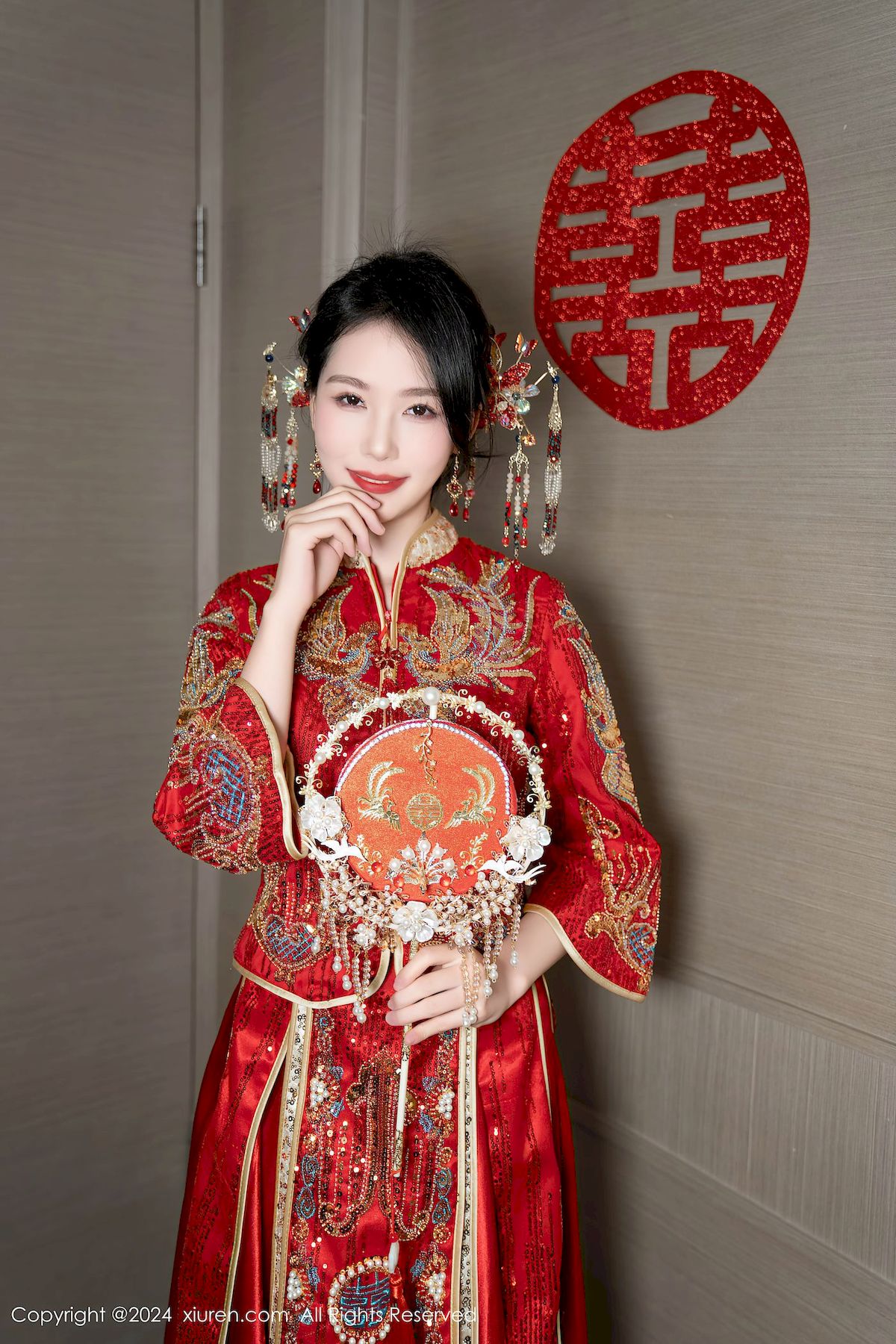 美女模特抖娘利世紅色婚服新婚之夜主題