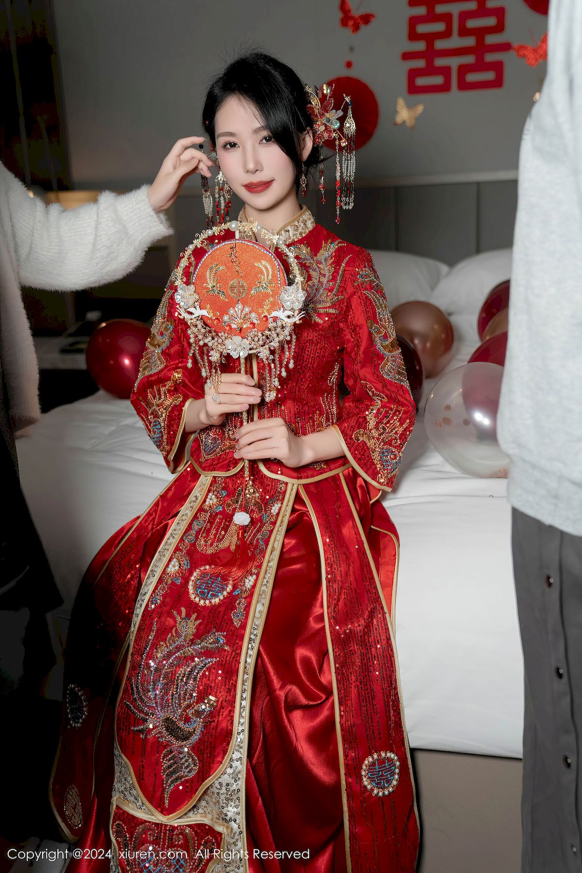 美女模特抖娘利世紅色婚服新婚之夜主題