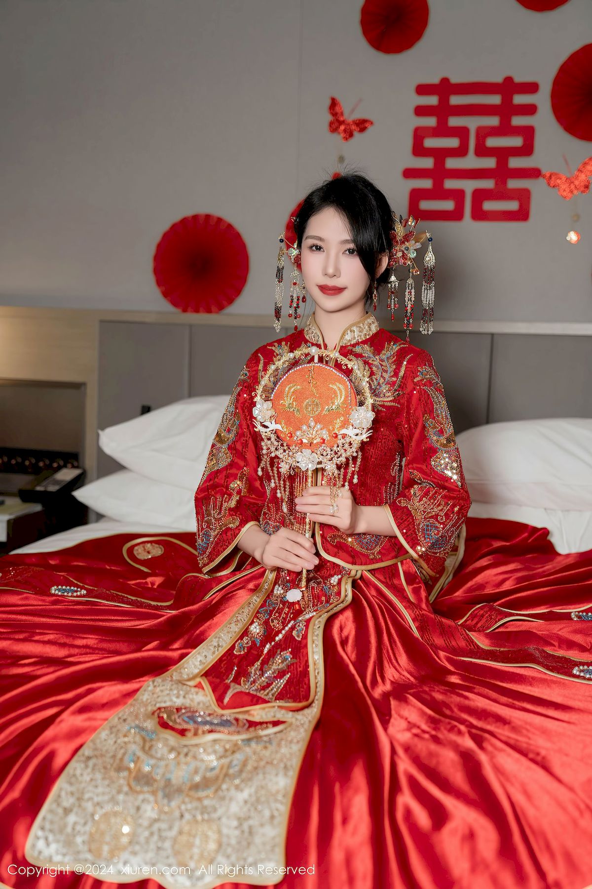美女模特抖娘利世紅色婚服新婚之夜主題