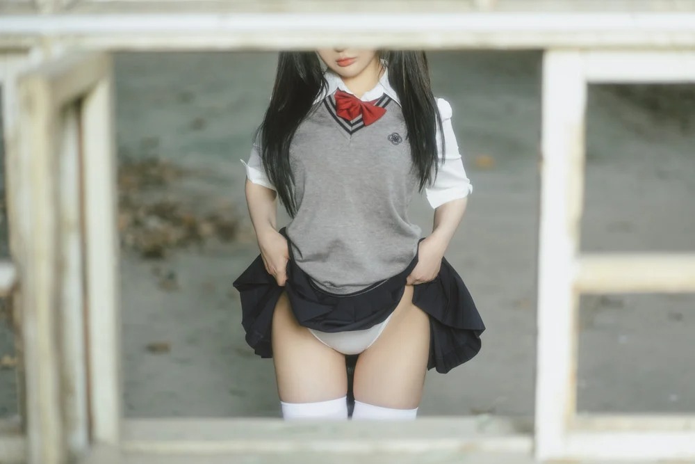 誘惑學(xué)生裝美女