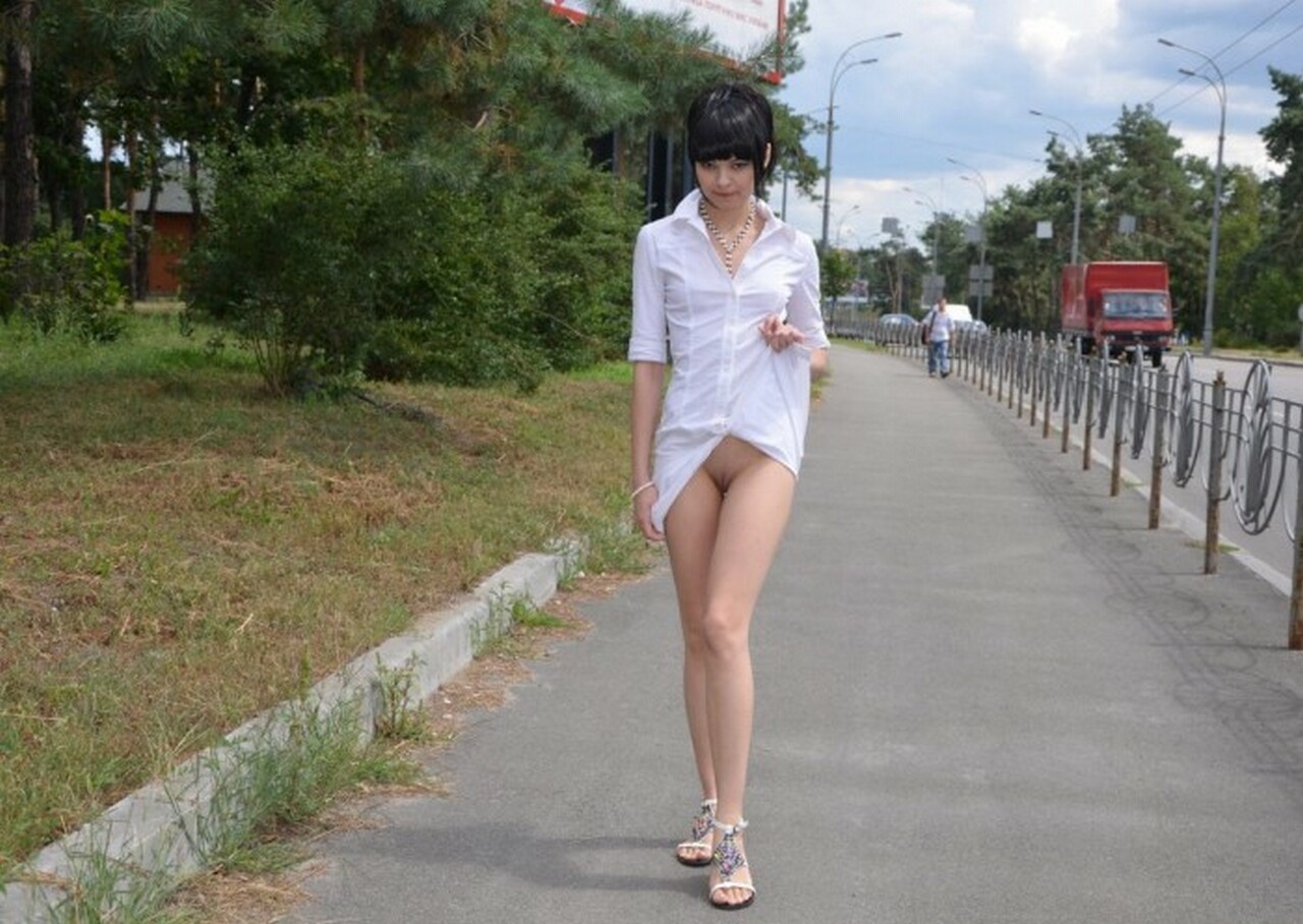 公共公園大膽赤裸身體