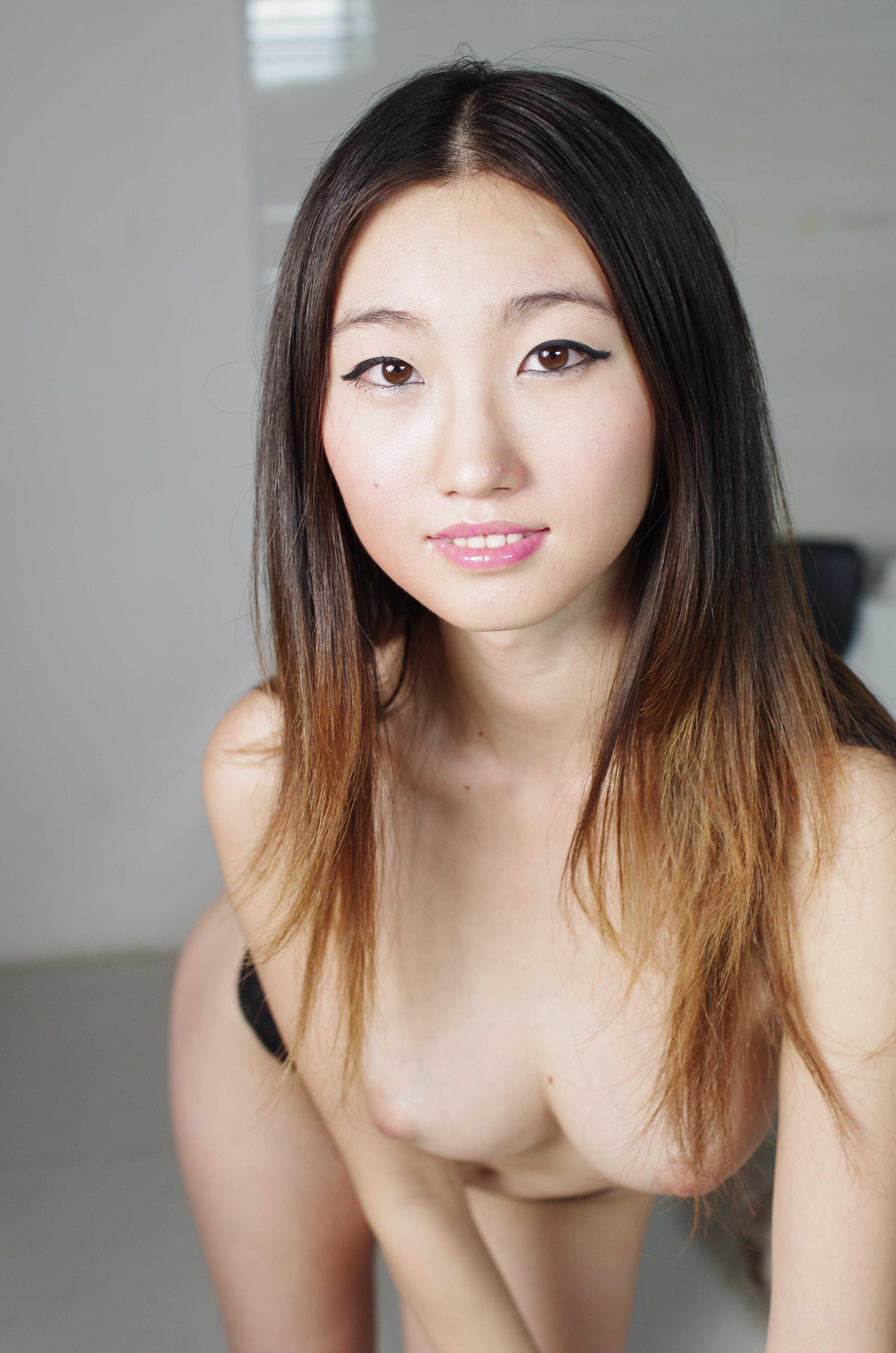 靚麗內(nèi)衣后的極品美乳