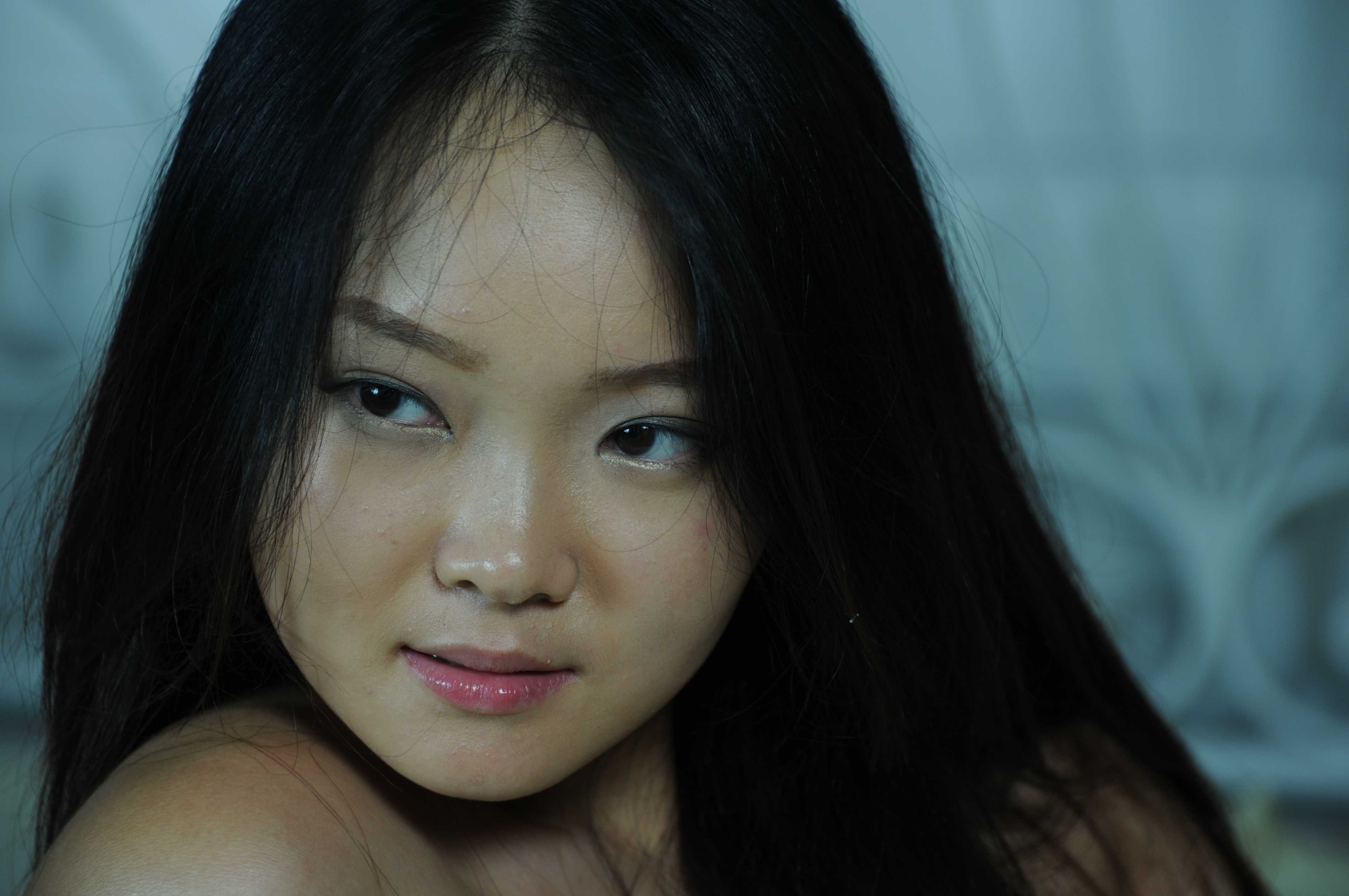 欣賞下少婦的小黑逼