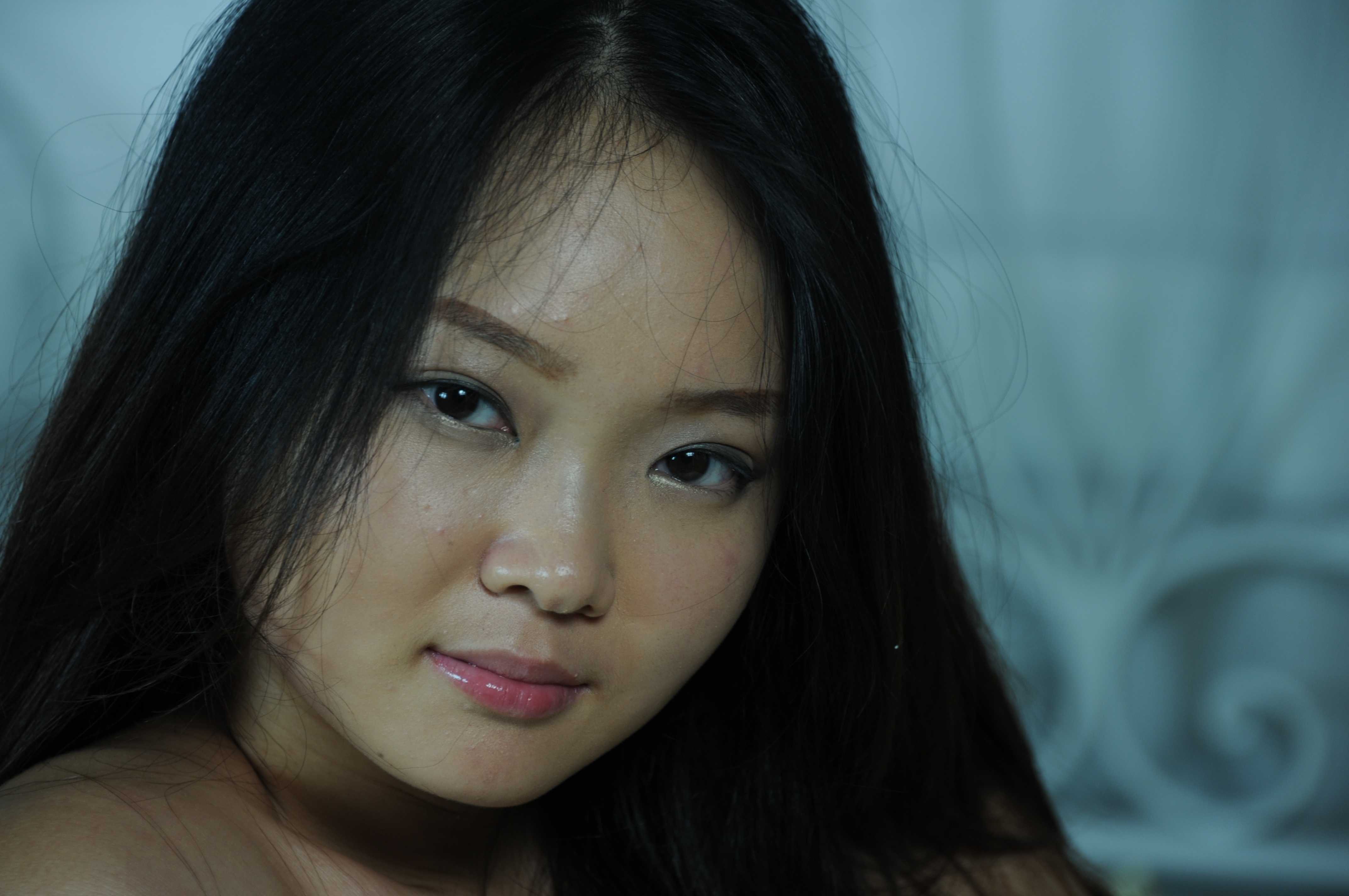 欣賞下少婦的小黑逼