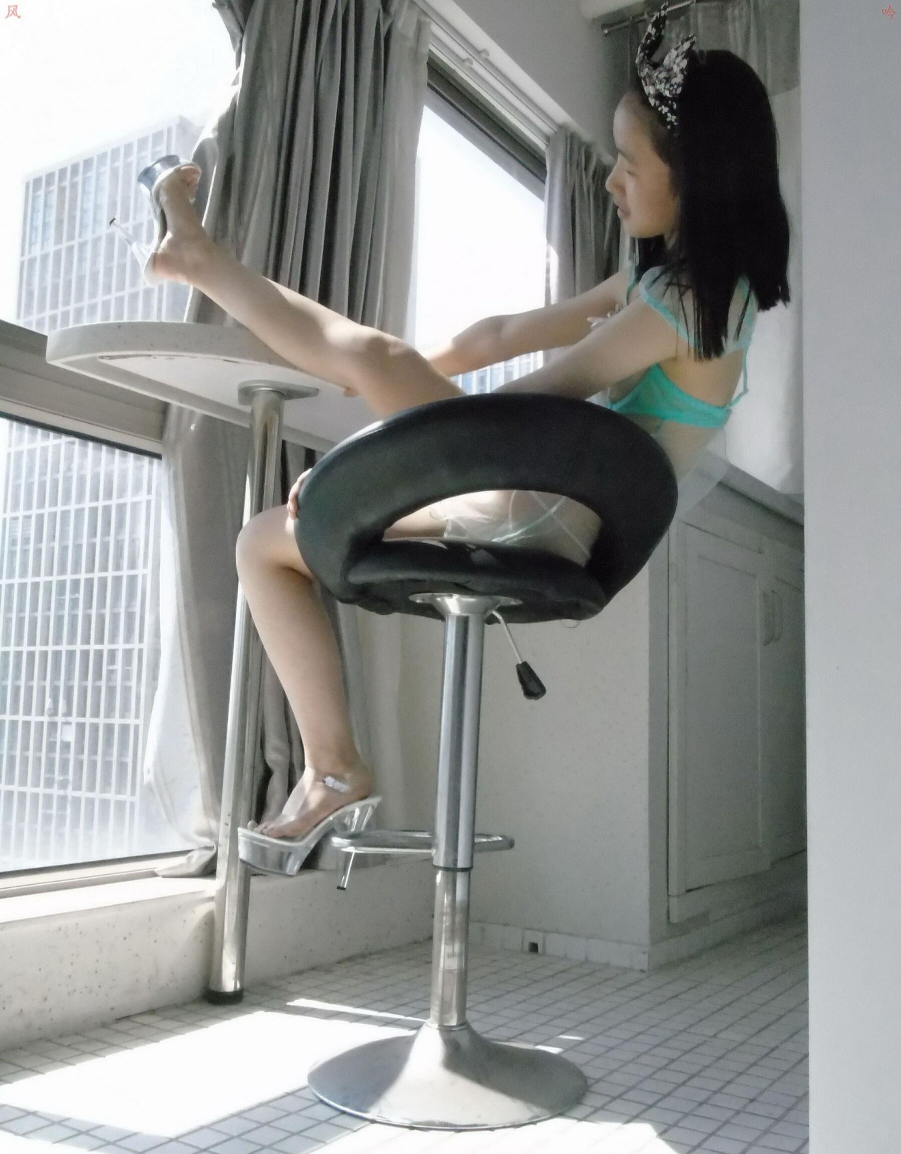 這小妹子看上去挺騷的啊